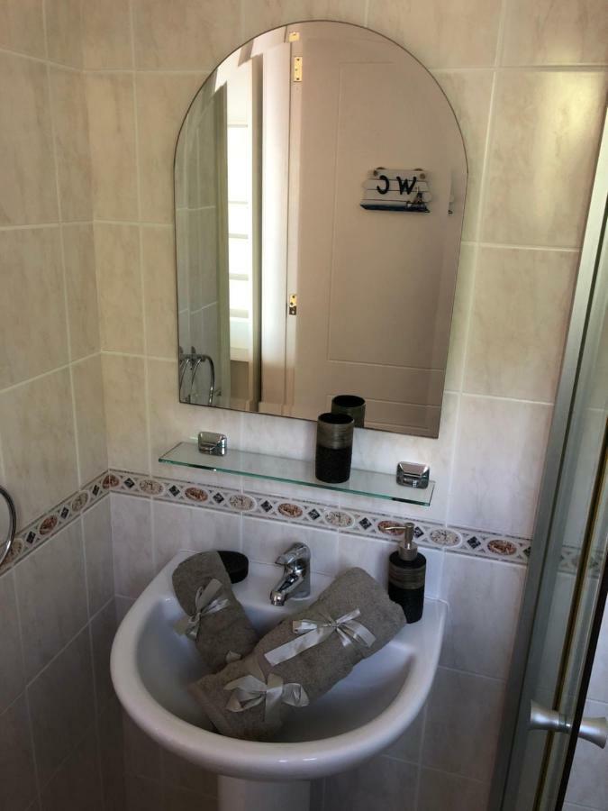 Schoenes 3 Zimmer Apartment, Meerblick, Pool, Freies Wlan Пейя Экстерьер фото